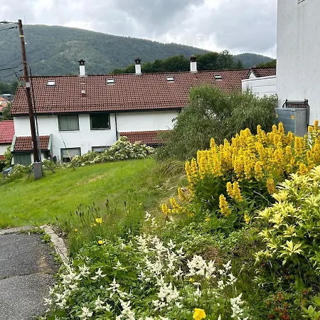 Family-friendly Townhouse On Landas شقة