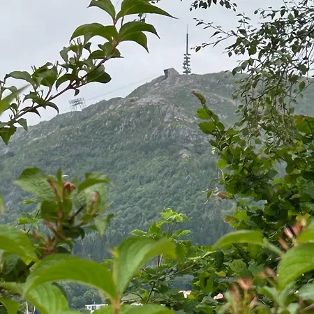 Family-friendly Townhouse On Landas شقة *