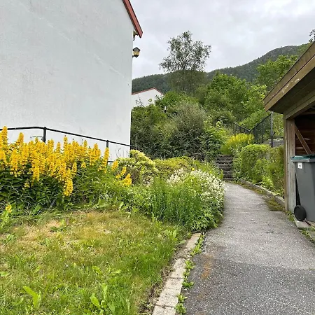 Family-friendly Townhouse On Landas *