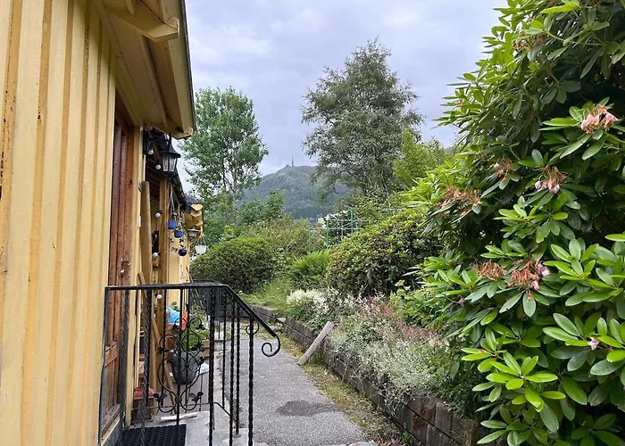 Family-friendly Townhouse On Landas